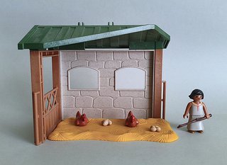 Playmobil Campesina Niña Con Gallinero Belén.