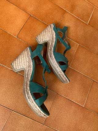 Sandalias cuña verdes