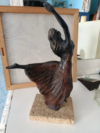 Figura di ballerina in metallo e pietra