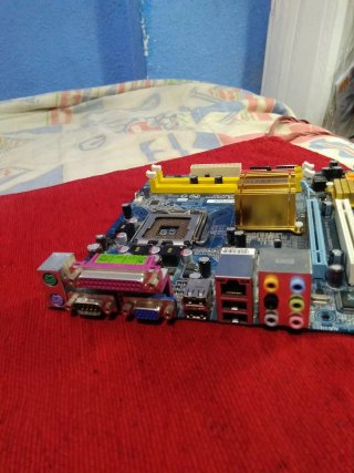 Placa base Gigabyte GA-945GCMX-52