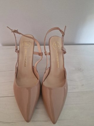 Zapatos de tacón beige sin estrenar