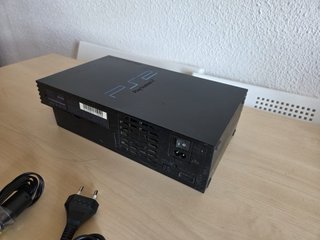 PlayStation 2 PS2 FAT Negra con Cables