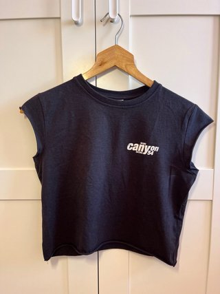 Camiseta sin mangas Bershka negra