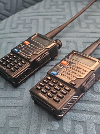 2 Walkie Talkies Baofeng UV-5RE