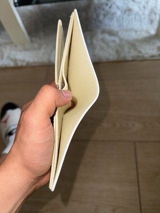 Billetera blanca