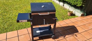 Barbacoa de carbón negra