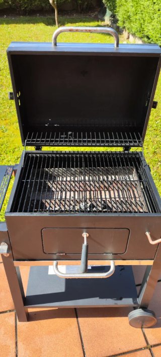 Barbacoa de carbón negra
