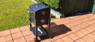 Barbacoa de carbón negra