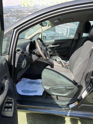 Toyota Auris 2.0 D-4D Sol