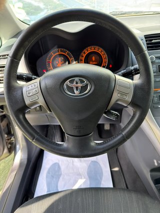 Toyota Auris 2.0 D-4D Sol