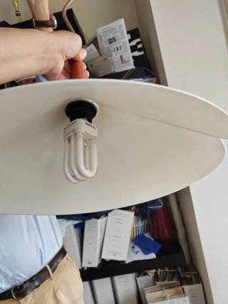 Lampadario design legno, metallo e vetro