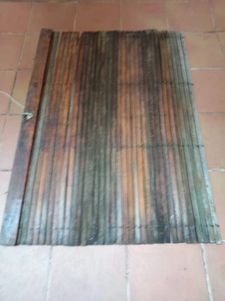 Persiana madera maciza puerta o ventana antigua