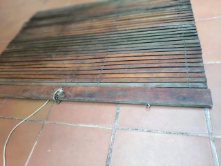 Persiana madera maciza puerta o ventana antigua