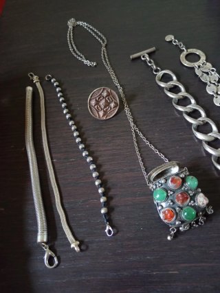 Lotto bracciali e collana stile etnico