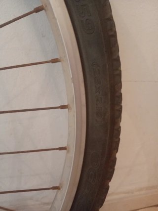 Rueda de bicicleta con piñonera