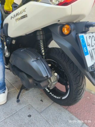 Yamaha NMAX 125 - Scooter Maxi Automática