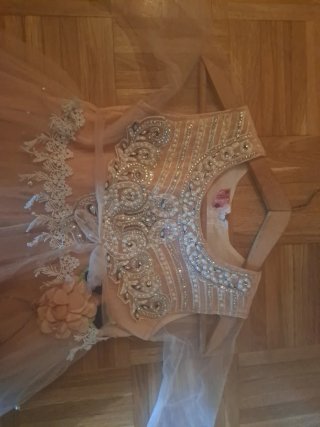 Vestido dorado y rosa