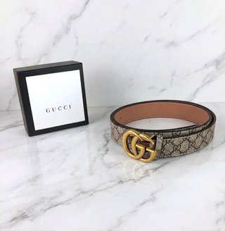 Cinturone Gucci GG Supreme con fibbia dorata