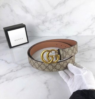 Cinturone Gucci GG Supreme con fibbia dorata