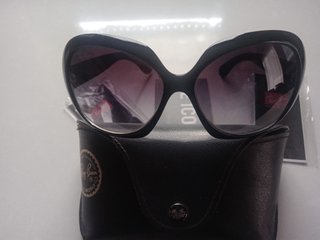 Gafas de sol Ray-Ban negras y moradas