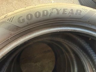 Neumáticos Goodyear 235/40/19 96W
