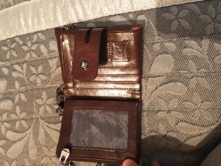 Cartera de hombre de cuero marrón con cadena