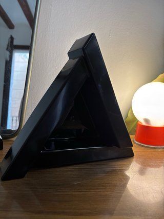 Cenicero Triángulo Negro Mid Century de diseño