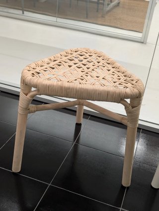 Taburete de ratán