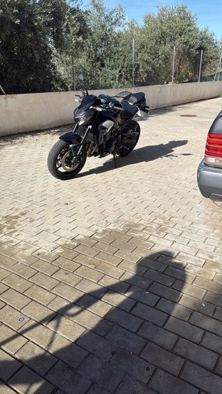 Kawasaki Z900 2025 Negra