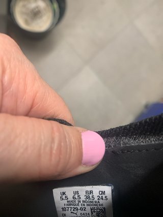 Botas de fútbol Puma negras y rosas Número 38,5