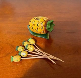 Palillero de madera con piñas VINTAGE  SIN USAR