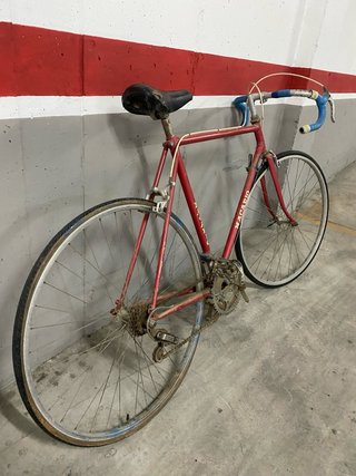 Bicicleta Clásica de Carretera Roja