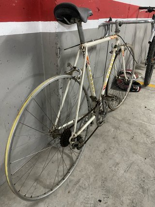 Bicicleta Clásica de Carretera Roja