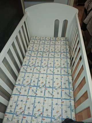 Cuna de bebé blanca