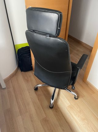 Silla de oficina negra