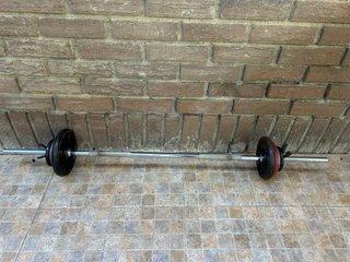 Barra y discos pesa 26 kg