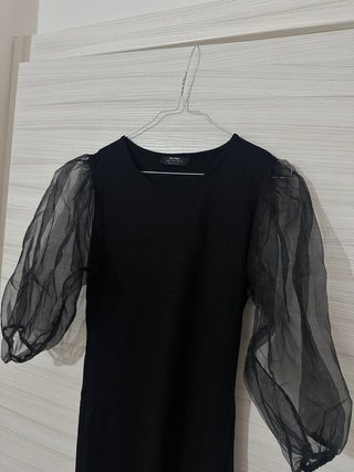 Abito Bershka nero con maniche a sbuffo tg L