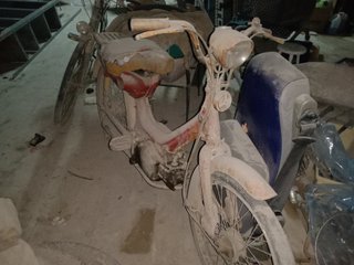 Honda Mobylette Antigua Roja para Restaurar
