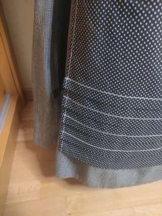 Delantal algodón negro topos blancos