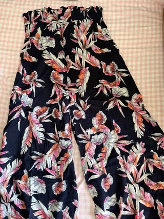 Pantalón ancho estampado floral
