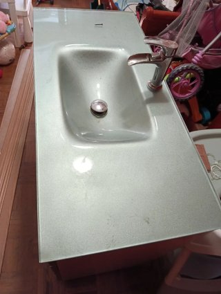 Mueble de baño con lavabo de cristal