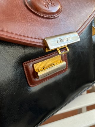 Maletín de cuero marrón y negro