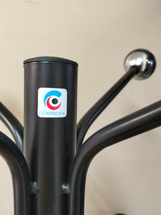 Perchero de pie Cilindro S.A. negro