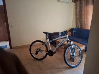 Bicicleta Rockrider blanca y azul