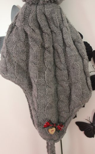 Gorro Clarie's de lana gris con trenzas
