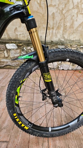Bicicleta Giant Trance Advanced 1, 2017 carbono