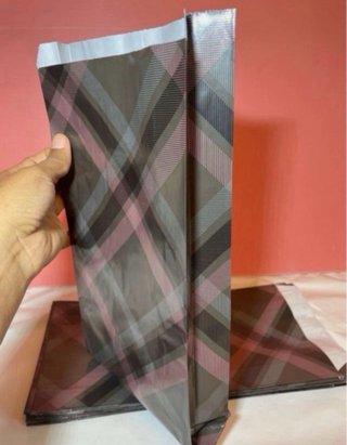 50 sobres de papel de regalo a cuadros