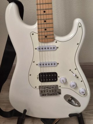 Fender Squier affinity custom + Funda + Soporte