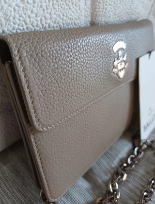 Portafoglio Bally donna con catena beige