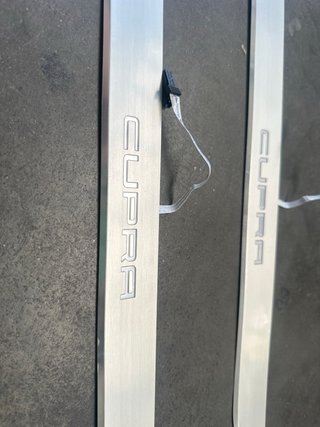 Cupra Iluminadas Puerta Led